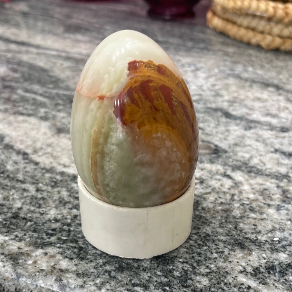 Banded onyx egg  with Stand